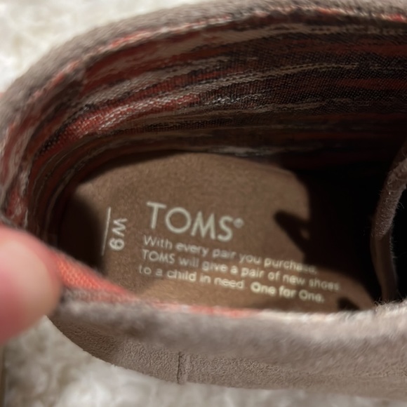 NWOT Toms Taupe Suede Lace Up Wedge, Excellent Condition, Never Worn. Size 9 - Picture 6 of 7